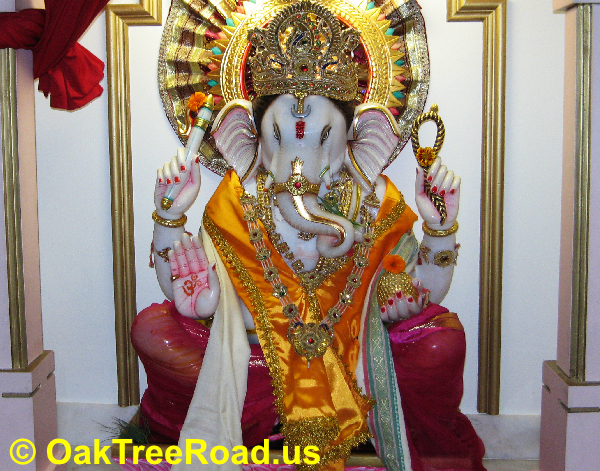Oak Tree Road Ganesh Utsav 2015 Sept 17-21 image © OakTreeroad.us